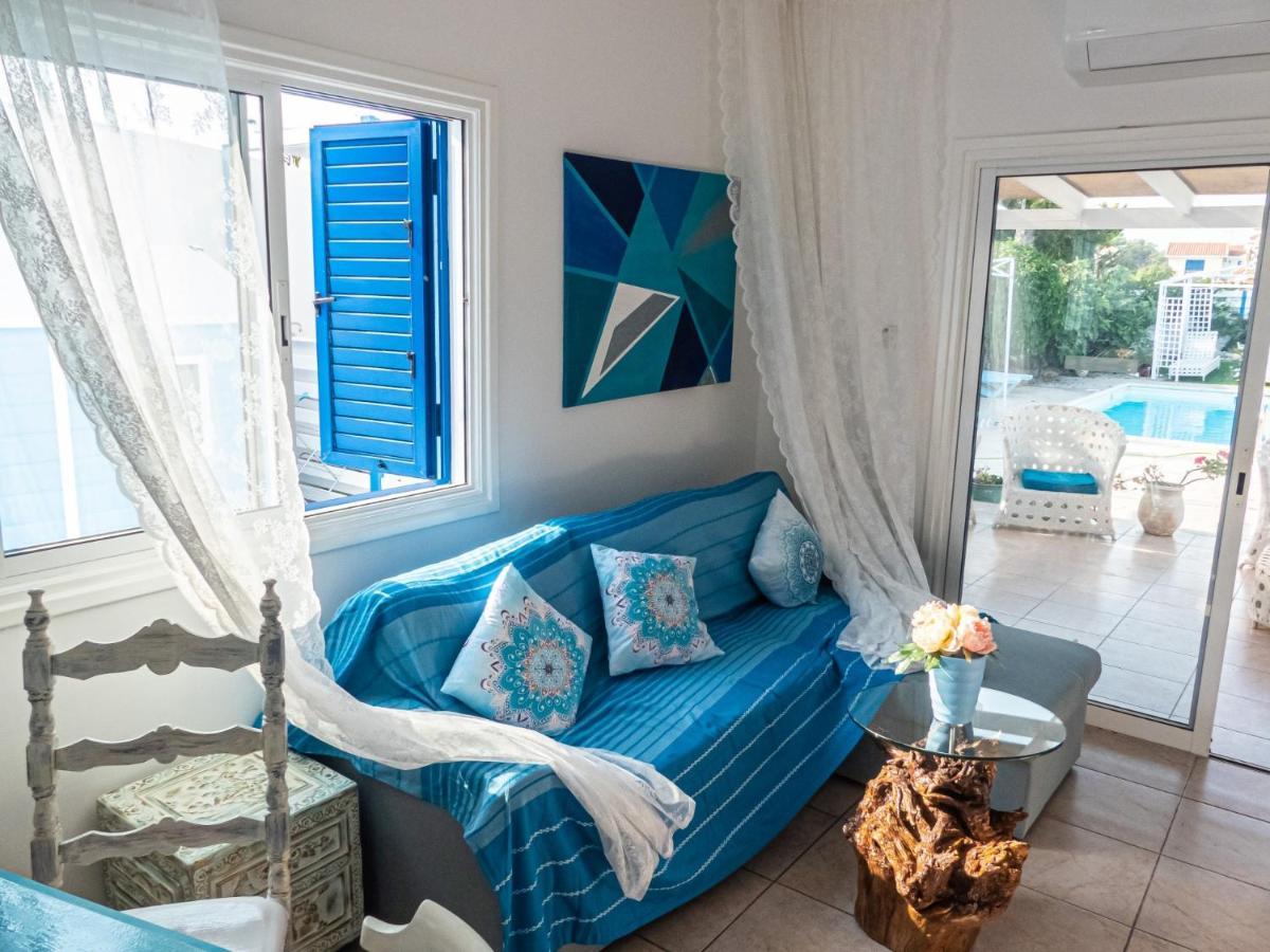 Greek Island Style 2 Bedroom Villa With Pool Next To The Sea Larnaca Eksteriør billede