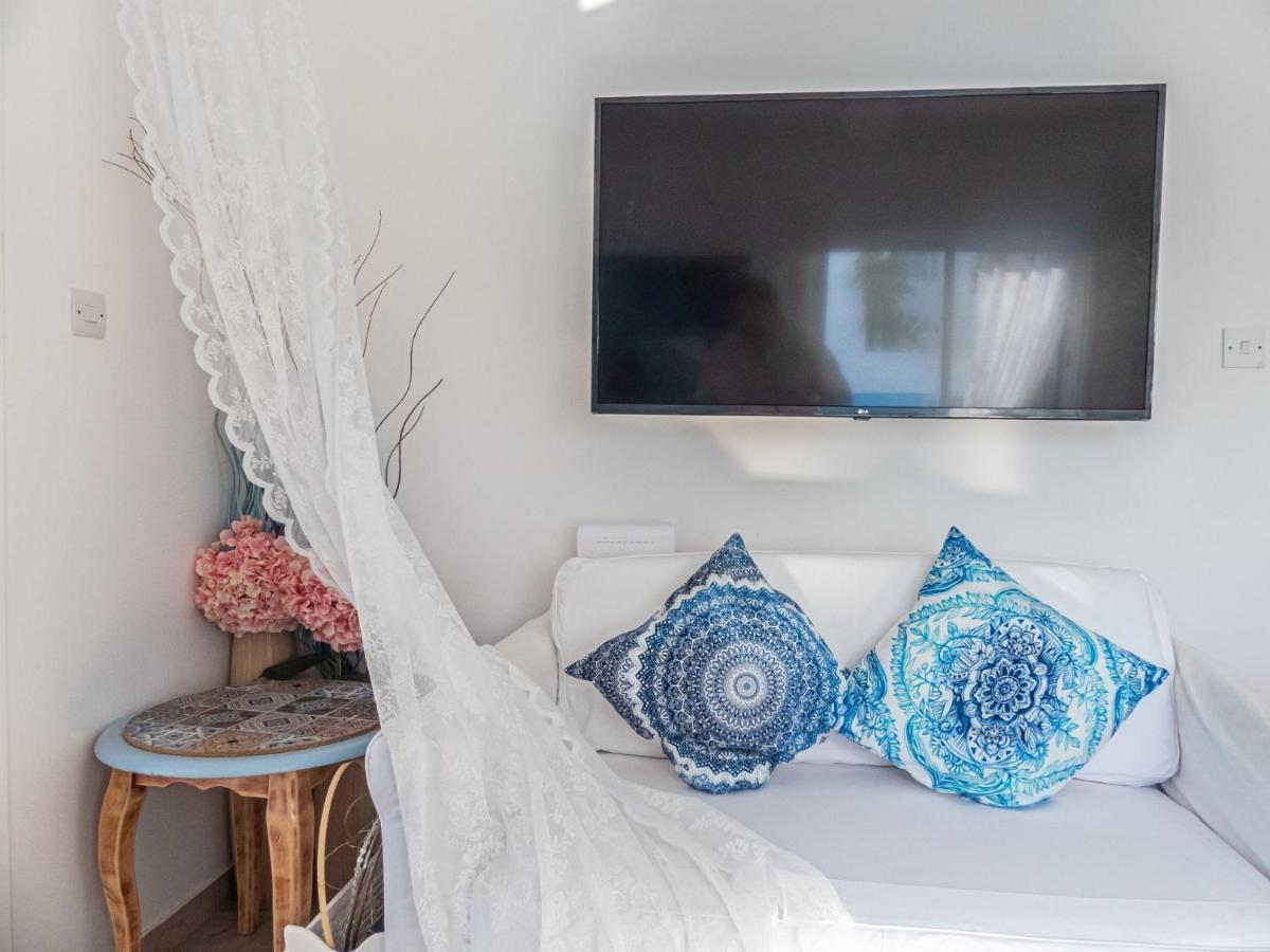 Greek Island Style 2 Bedroom Villa With Pool Next To The Sea Larnaca Eksteriør billede
