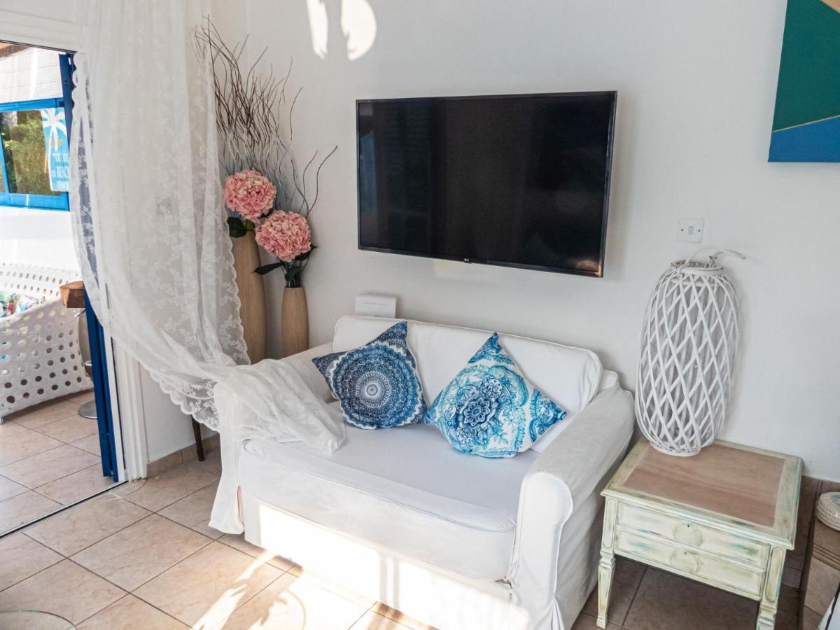 Greek Island Style 2 Bedroom Villa With Pool Next To The Sea Larnaca Eksteriør billede