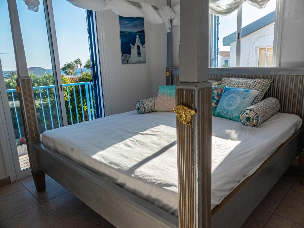 Greek Island Style 2 Bedroom Villa With Pool Next To The Sea Larnaca Eksteriør billede