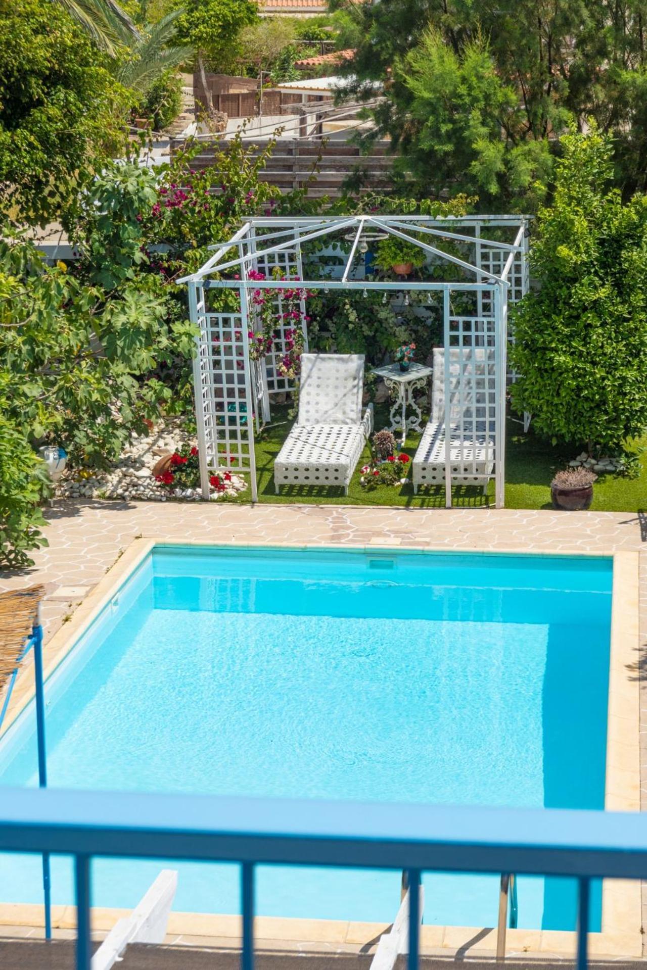 Greek Island Style 2 Bedroom Villa With Pool Next To The Sea Larnaca Eksteriør billede